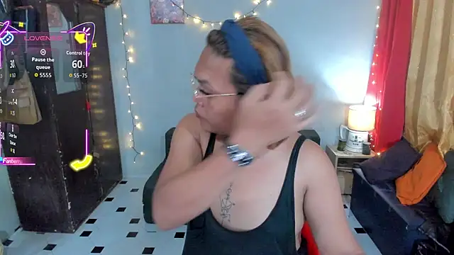 ivyDvil05 online show from 04.30.26