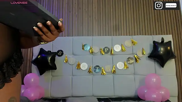 Snapshot of Saravy_Blandon chatting on 12.20.25 Saravy Blandon online show from 12.20.25