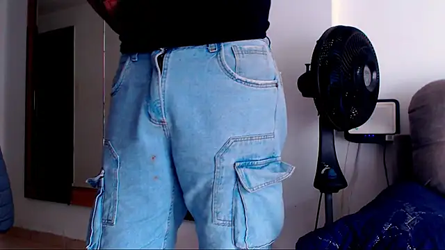 Snapshot of SelfSuck9inchs chatting on 10.27.25 SelfSuck9inchs online show from 10.27.25