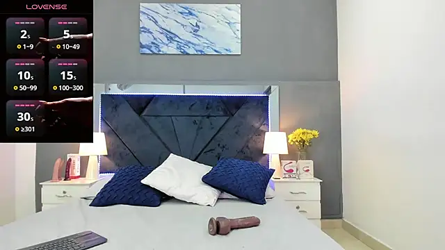 Snapshot of Lauralove_69 chatting on 11.07.25 Lauralove 69 online show from 11.07.25