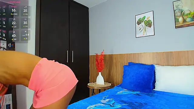 Snapshot of EmiliBonnie chatting on 12.18.25 EmiliBonnie online show from 12.18.25