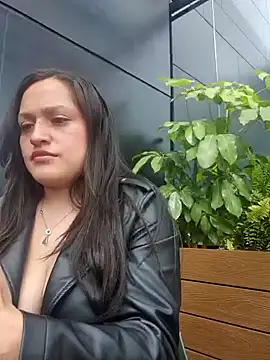 Snapshot of megan_doll2 chatting on 12.19.24 megan doll2 online show from 12.19.24