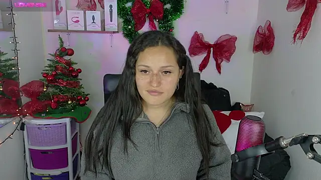 Snapshot of megan_doll2 chatting on 12.21.24 megan doll2 online show from 12.21.24