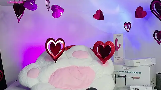 Snapshot of megan_doll2 chatting on 02.14.25 megan doll2 online show from 02.14.25