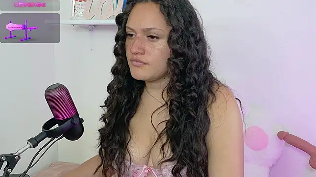 Snapshot of megan_doll2 chatting on 03.01.25 megan doll2 online show from 03.01.25