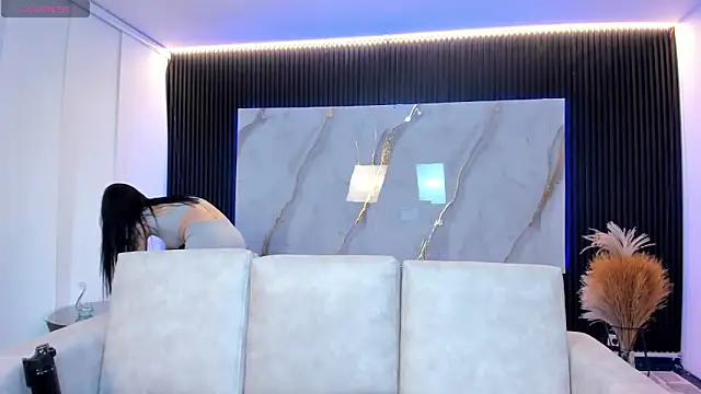 charlottewhitte online show from 12.17.25