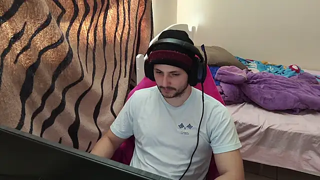 Snapshot of iurytx chatting on 02.21.25 iurytx online show from 02.21.25