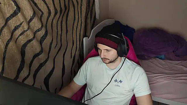 Snapshot of iurytx chatting on 02.23.25 iurytx online show from 02.23.25