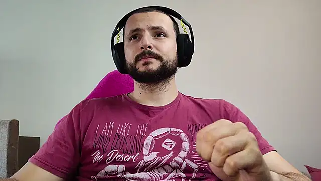 Snapshot of iurytx chatting on 09.30.25 iurytx online show from 09.30.25