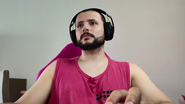 Snapshot of iurytx chatting on 10.03.25 iurytx online show from 10.03.25