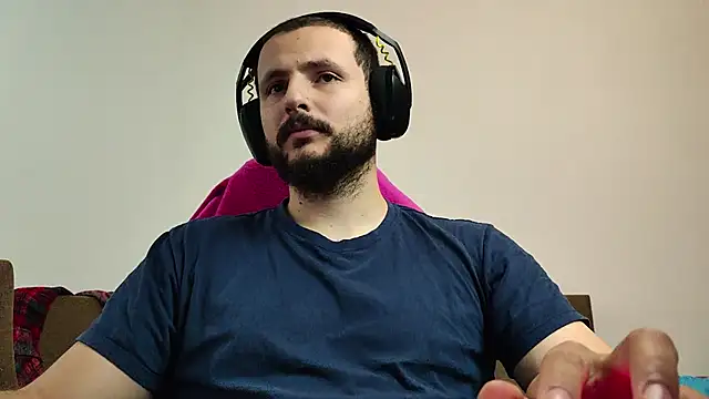 Snapshot of iurytx chatting on 10.19.25 iurytx online show from 10.19.25