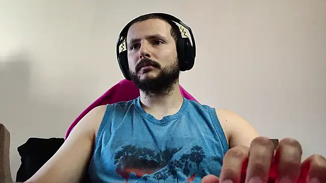 Snapshot of iurytx chatting on 10.22.25 iurytx online show from 10.22.25