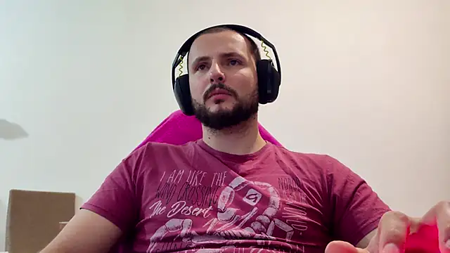 Snapshot of iurytx chatting on 11.20.25 iurytx online show from 11.20.25