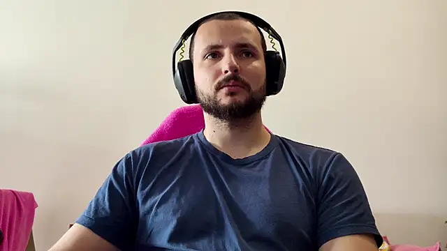 Snapshot of iurytx chatting on 11.23.25 iurytx online show from 11.23.25