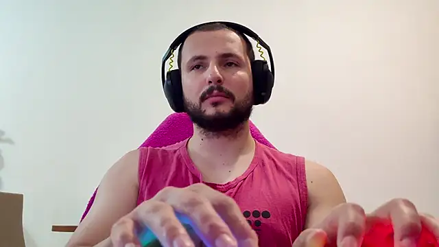 Snapshot of iurytx chatting on 11.30.25 iurytx online show from 11.30.25