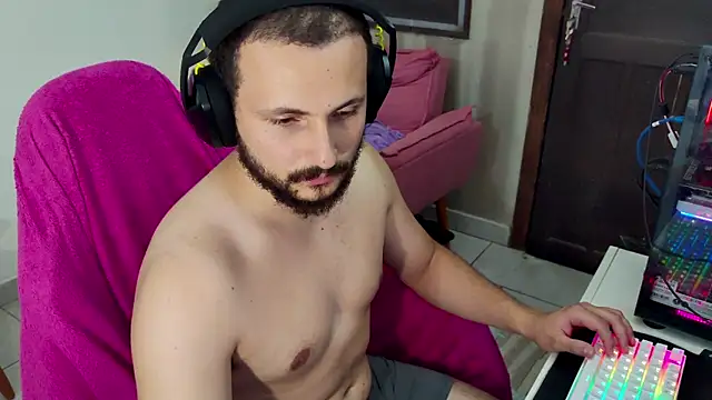 Snapshot of iurytx chatting on 12.15.25 iurytx online show from 12.15.25