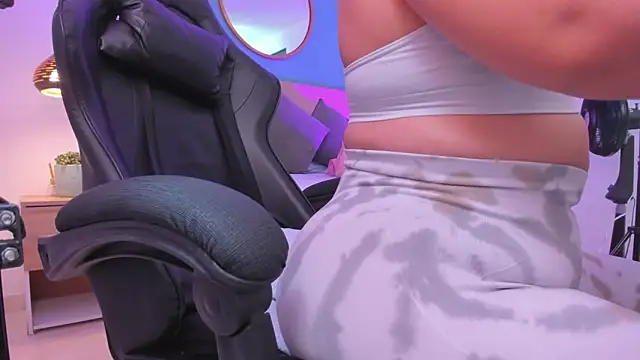 Snapshot of izaro22 chatting on 11.11.25 izaro22 online show from 11.11.25