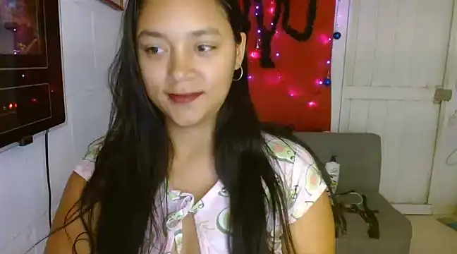 Snapshot of Chiara_petterson chatting on 12.20.24 Chiara petterson online show from 12.20.24