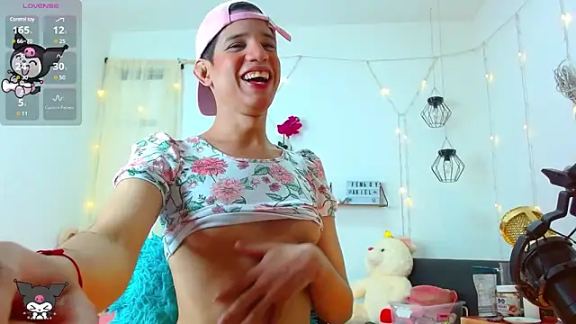 Ariel Femboy  online show from 01.05.25