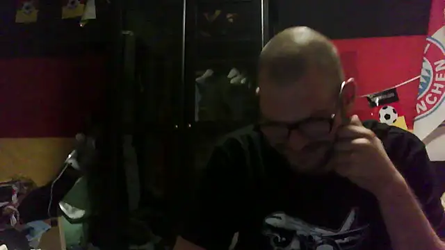 Snapshot of Die-geile-Sau chatting on 09.24.25 Die-geile-Sau online show from 09.24.25