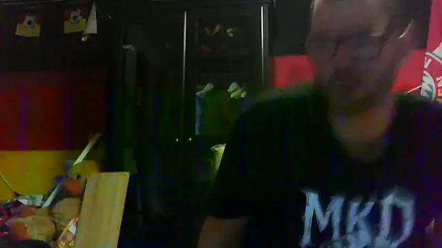 Snapshot of Die-geile-Sau chatting on 10.15.25 Die-geile-Sau online show from 10.15.25