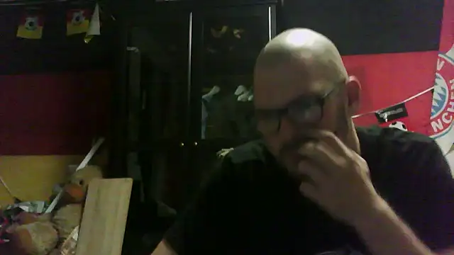 Snapshot of Die-geile-Sau chatting on 10.23.25 Die-geile-Sau online show from 10.23.25