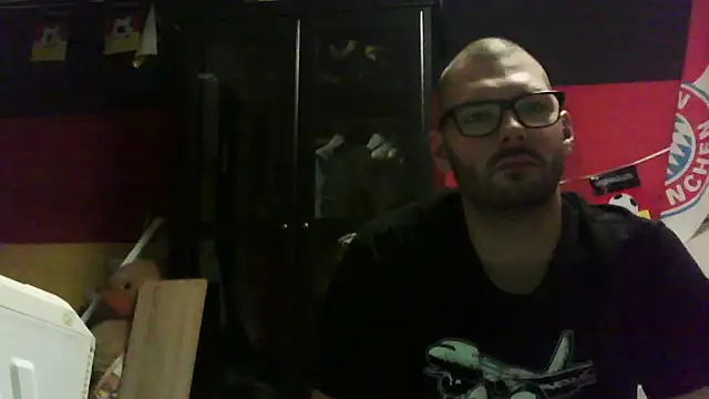 Snapshot of Die-geile-Sau chatting on 10.28.25 Die-geile-Sau online show from 10.28.25