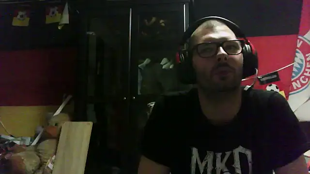 Snapshot of Die-geile-Sau chatting on 10.31.25 Die-geile-Sau online show from 10.31.25