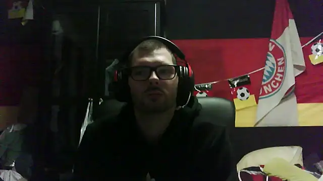 Snapshot of Die-geile-Sau chatting on 11.13.25 Die-geile-Sau online show from 11.13.25