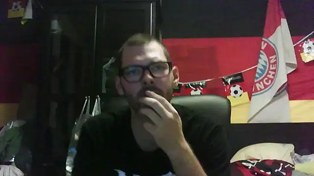 Snapshot of Die-geile-Sau chatting on 11.14.25 Die-geile-Sau online show from 11.14.25