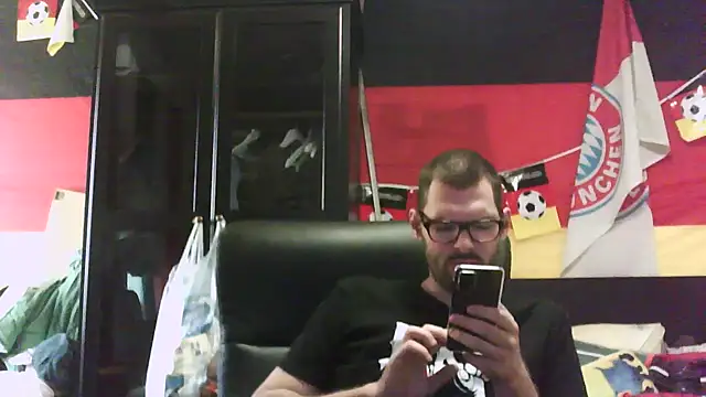 Snapshot of Die-geile-Sau chatting on 11.19.25 Die-geile-Sau online show from 11.19.25