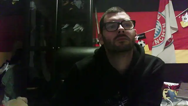 Snapshot of Die-geile-Sau chatting on 11.24.25 Die-geile-Sau online show from 11.24.25