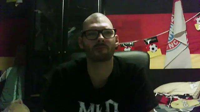 Snapshot of Die-geile-Sau chatting on 11.28.25 Die-geile-Sau online show from 11.28.25