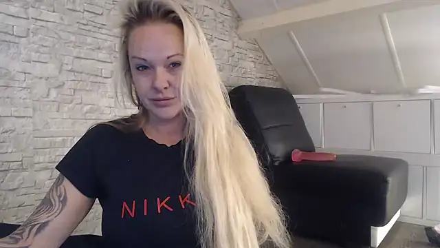 Snapshot of dutch_prinses chatting on 10.31.25 dutch prinses online show from 10.31.25