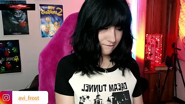 Snapshot of avi_frost chatting on 01.10.25 avi frost online show from 01.10.25