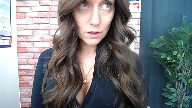 Snapshot of HarleyRebz chatting on 11.18.25 HarleyRebz online show from 11.18.25