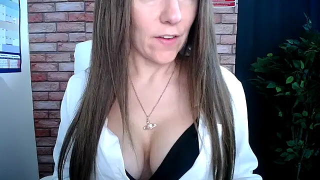 Snapshot of HarleyRebz chatting on 12.15.25 HarleyRebz online show from 12.15.25