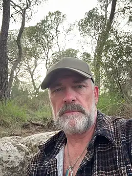 Snapshot of DaddybearVLC chatting on 02.25.25 DaddybearVLC online show from 02.25.25