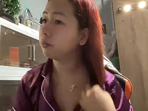 Snapshot of UrLove_Marga chatting on 12.22.25 UrLove Marga online show from 12.22.25