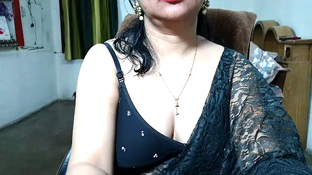 Snapshot of Cute_Mahi22 chatting on 10.29.25 Cute Mahi22 online show from 10.29.25