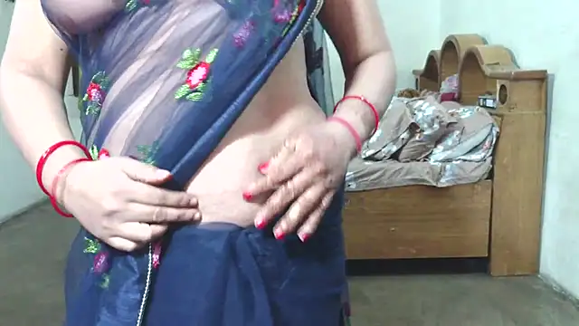 Snapshot of Cute_Mahi22 chatting on 11.08.25 Cute Mahi22 online show from 11.08.25