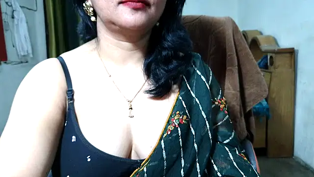 Snapshot of Cute_Mahi22 chatting on 11.28.25 Cute Mahi22 online show from 11.28.25