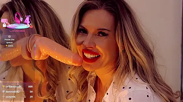 Snapshot of SashaAllford chatting on 03.05.25 SashaAllford online show from 03.05.25