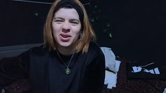 Snapshot of Carlafoxxx chatting on 11.17.25 Carlafoxxx online show from 11.17.25