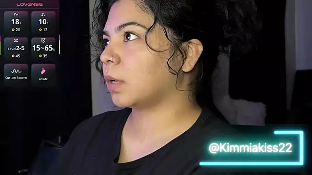 Snapshot of kimmiakiss22 chatting on 10.22.25 kimmiakiss22 online show from 10.22.25