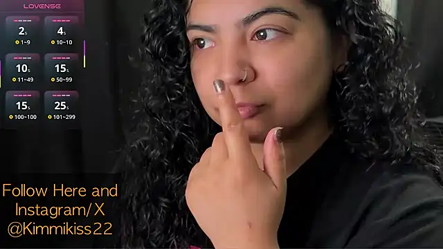 Snapshot of kimmiakiss22 chatting on 10.29.25 kimmiakiss22 online show from 10.29.25