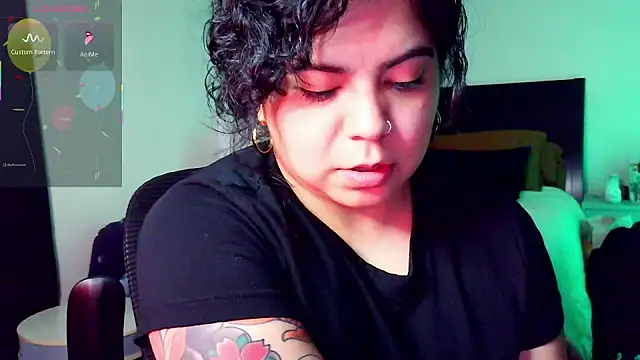 Snapshot of kimmiakiss22 chatting on 11.16.25 kimmiakiss22 online show from 11.16.25