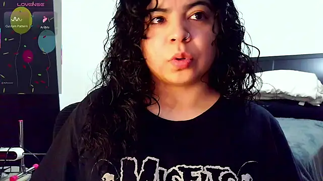 Snapshot of kimmiakiss22 chatting on 11.25.25 kimmiakiss22 online show from 11.25.25