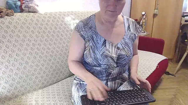 Snapshot of zarinafonliberman chatting on 10.17.25 zarinafonliberman online show from 10.17.25