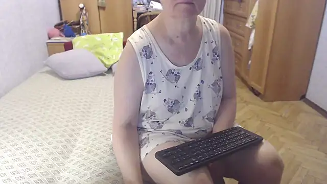 Snapshot of zarinafonliberman chatting on 10.25.25 zarinafonliberman online show from 10.25.25